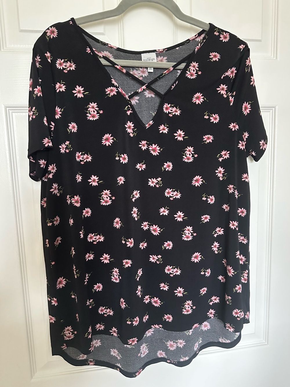 Kaileigh Black Short-Sleeve Floral V-Neck Top with Crisscross Detail
